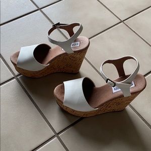 Steve Madden platform wedges size 6